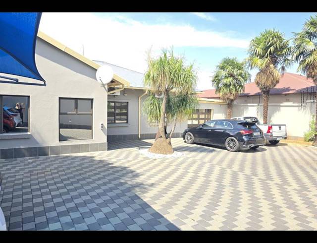 3 BEDROOM HOUSE FOR SALE IN FLORENTIA
